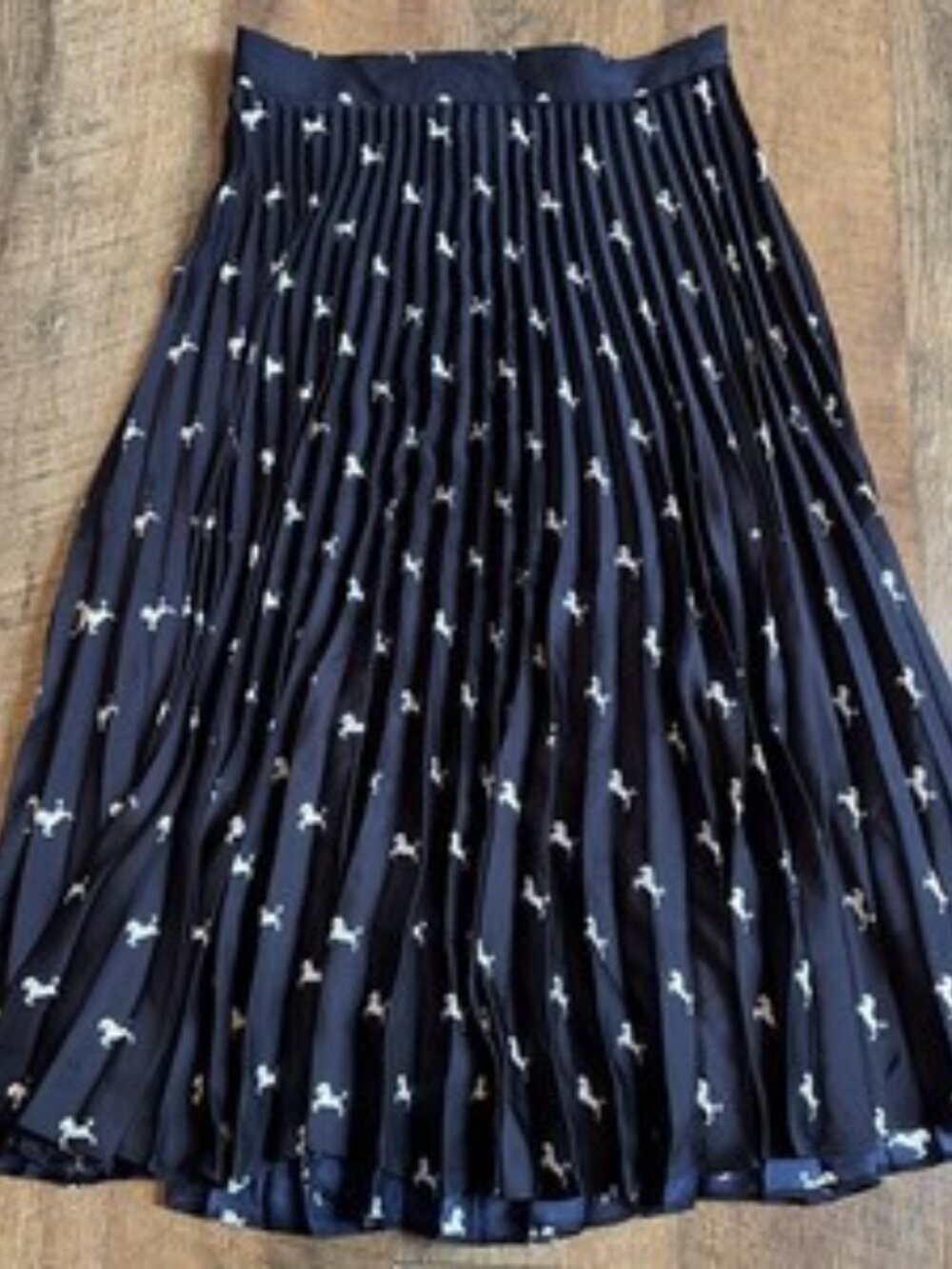 Free Assembly Pleated Midi Skirt in Navy Blue with a White Horse Print L
